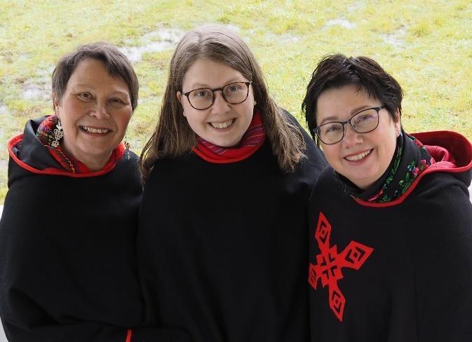 Tre kvinner i luhkka - Klikk for stort bilde