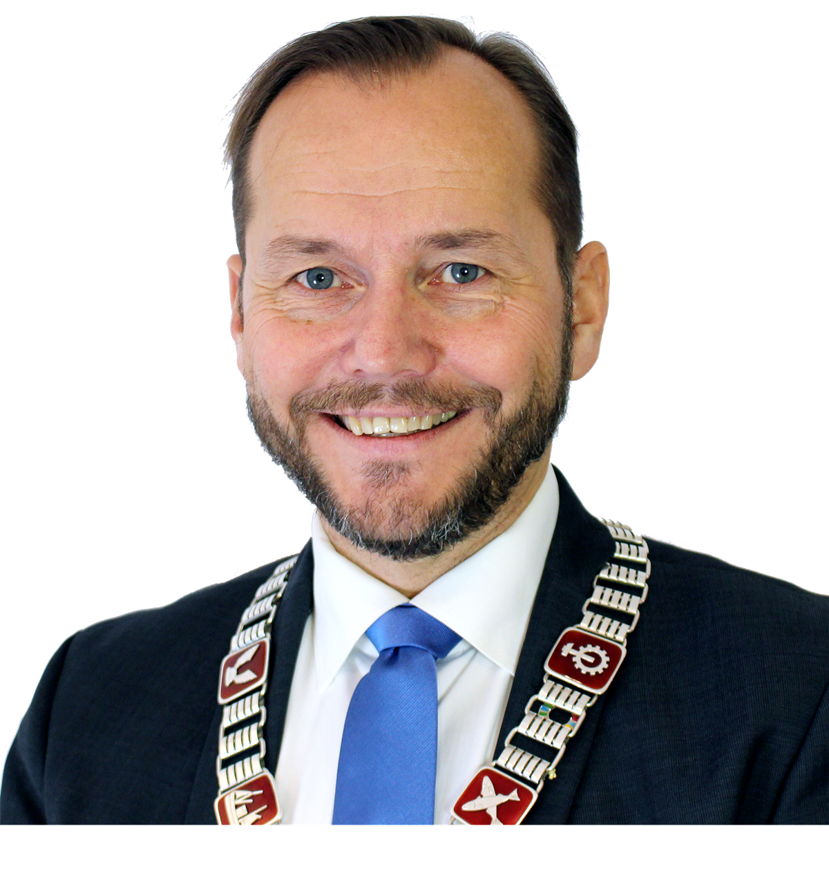 Portrettbilde av mann med kort hår og skjegg, iført dress med blått slips og ordførerkjede. - Klikk for stort bilde