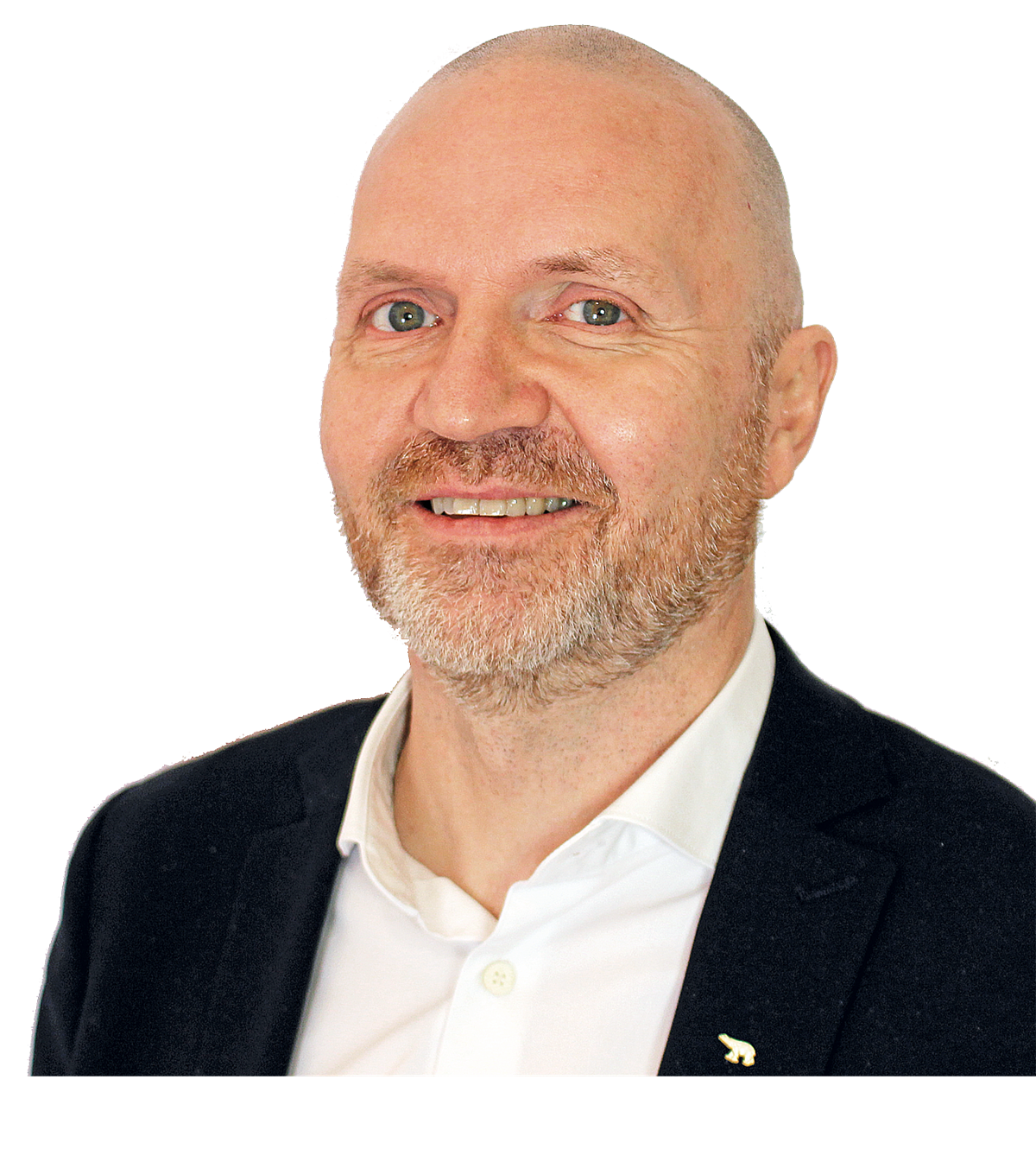 Portrettbilde av mann med snauklippet hår og kort skjegg. Ikledd hvit skjorte og sort dressjakke. - Klikk for stort bilde